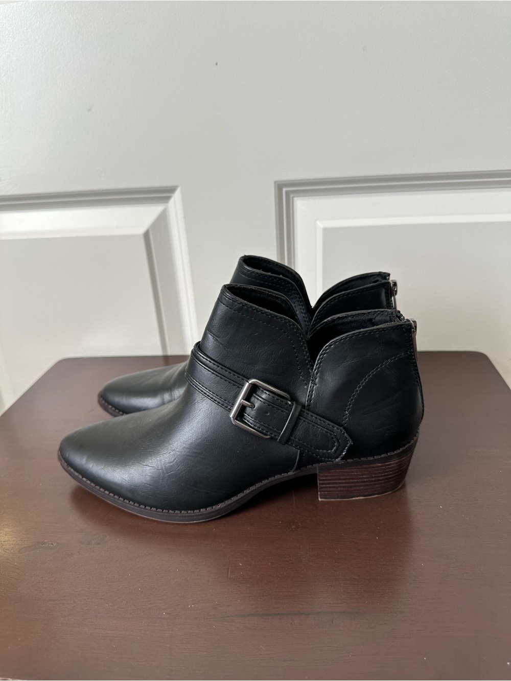 David Aaron Vegan Leather Austin Buckle Booties size 7.5 Black